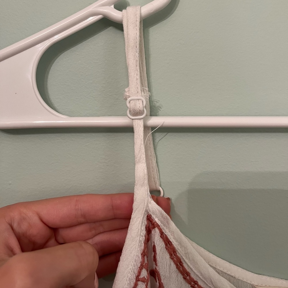 White patterned tank - Picture 5 of 7